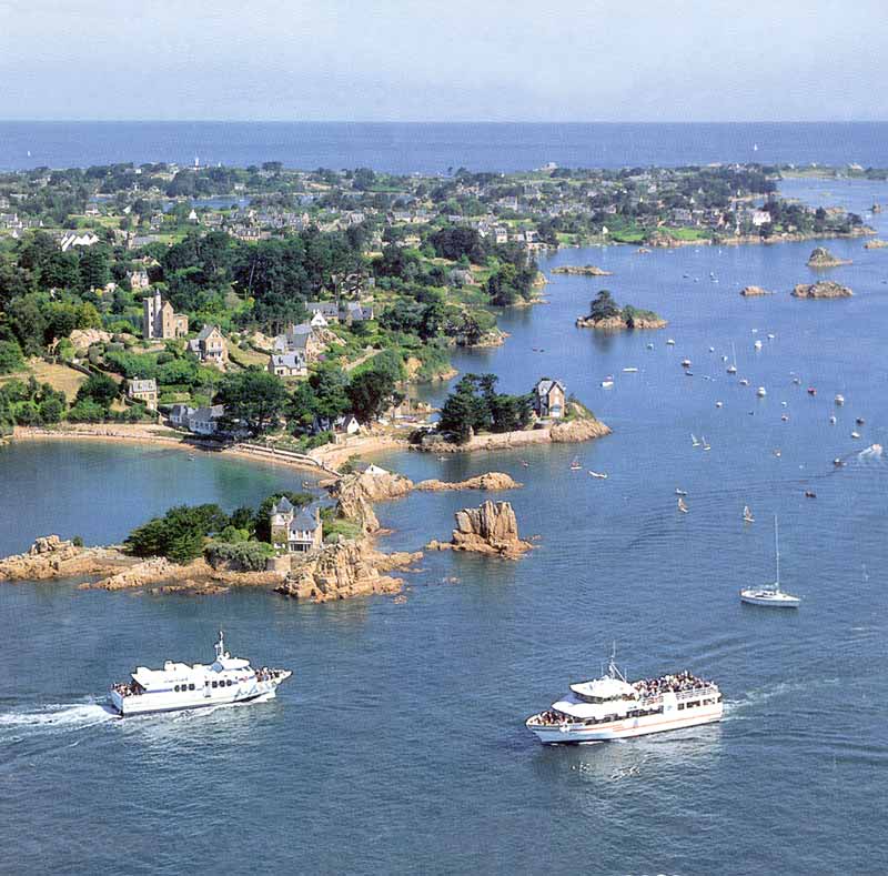 Les vedettes allant et revenant de l'ile de Bréhat