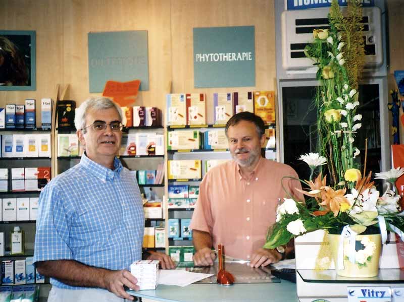 Jean-Paul dans l'officine de Gilles