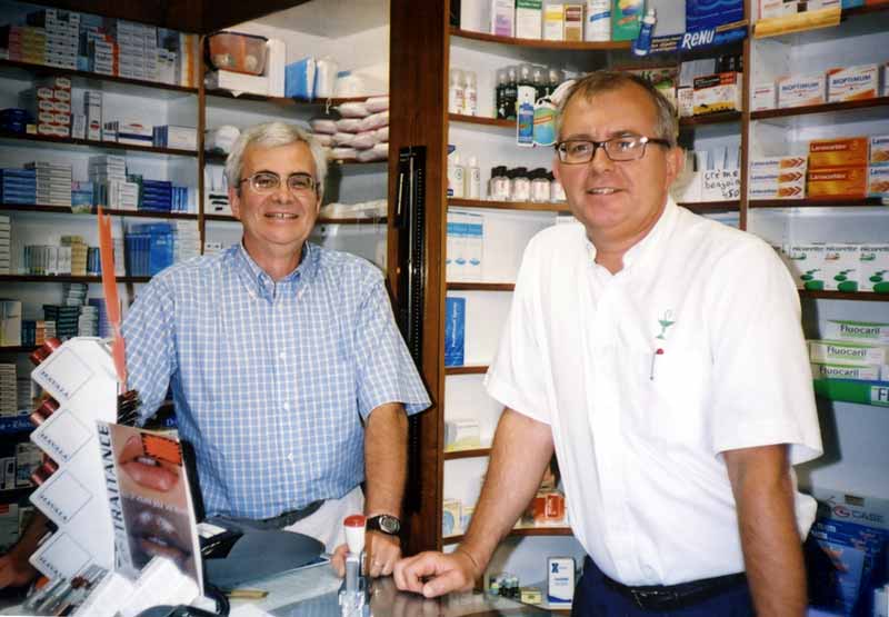 Jean-Paul dans l'officine de Denis