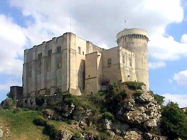 Au pied du
              château de Falaise