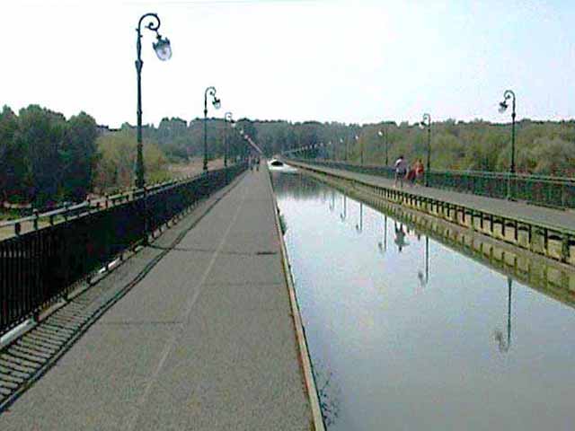 Pont-canal de Briare vers l'ouest