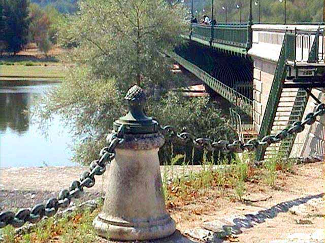 Briare-borne-du-pont-canal