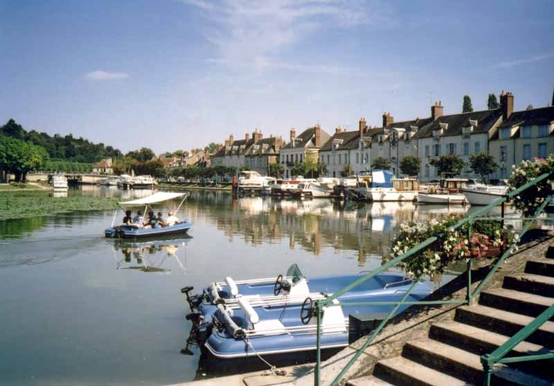 Bassin
              du port de plaisance de Briare
