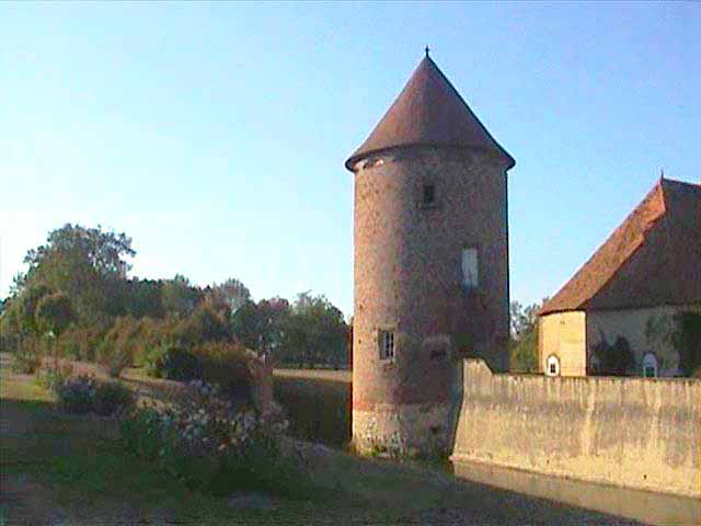 Château du Riau au coucher du soleil