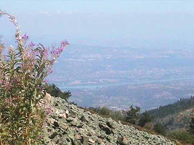 La
              plaine du Rhône depuis le col de l'Oeillon