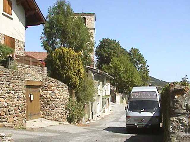 St-André-la-Cote l'aigle devant l'église