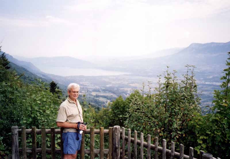 Aiguebelette : Jean-Paul sur le belvédère des
                deltaplanes