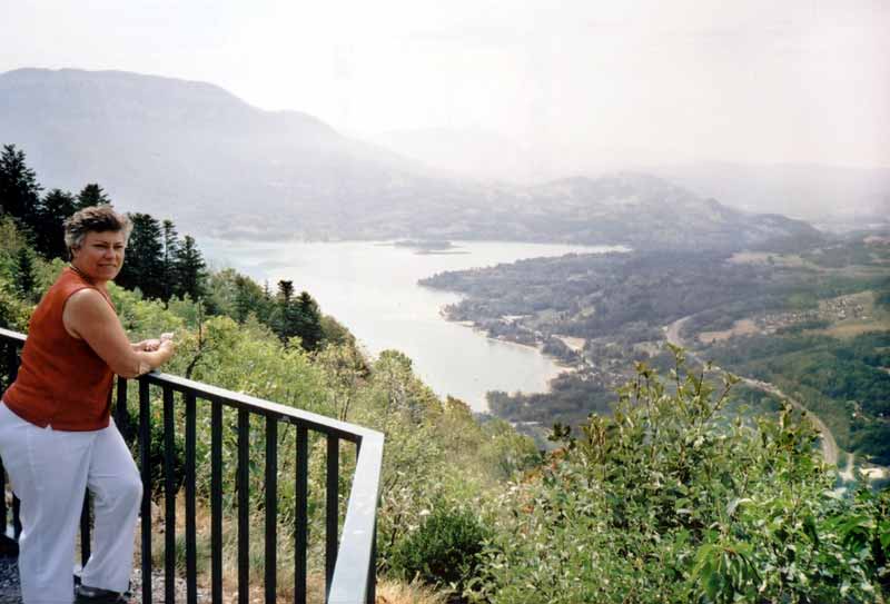 Monique au belvédère du col de Blanchet