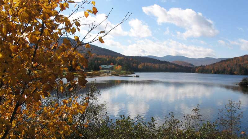 Mt-Tremblant le Lac Monroe au matin