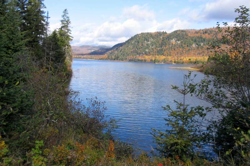 Mt-Tremblant-la-Corniche-depuis-la-Lac-Monroe