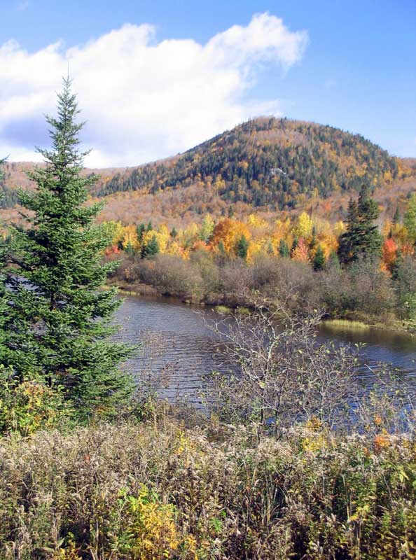 Mt-Tremblant : la Roche au-dessus du Lac-Monroe