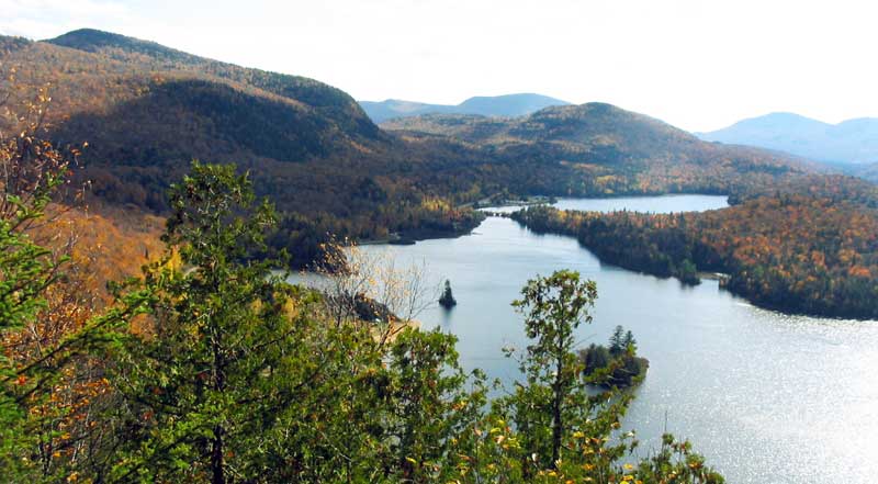 Mt-Tremblant-depuis-la-Corniche-le--Lac-Monroe-au-sud