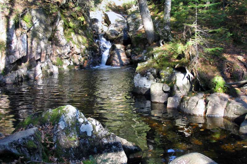 Mt-Tremblant-petite-chute-au-depart-de-la-Corniche