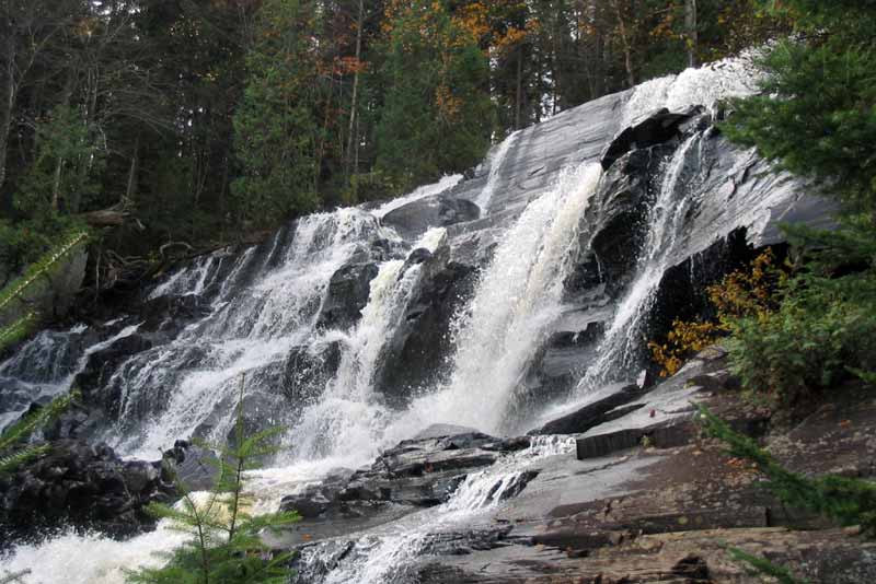Mt-Tremblant : la Chute-aux-Rats