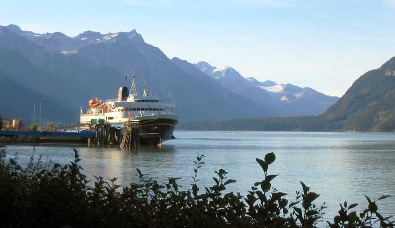 Le ferry de Haines à Skagway à quai
