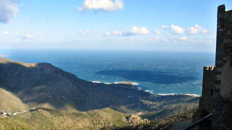 Sant
              Pere de Rodes : les alentours et la Méditerranée