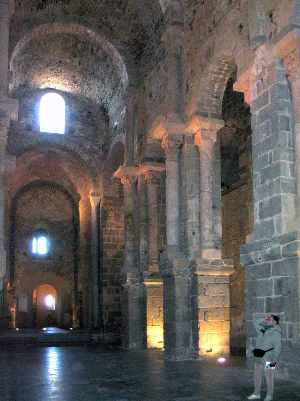 Nef
        de l'abbatiale