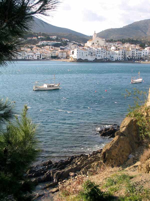 Cadaques
              au fond de son anse