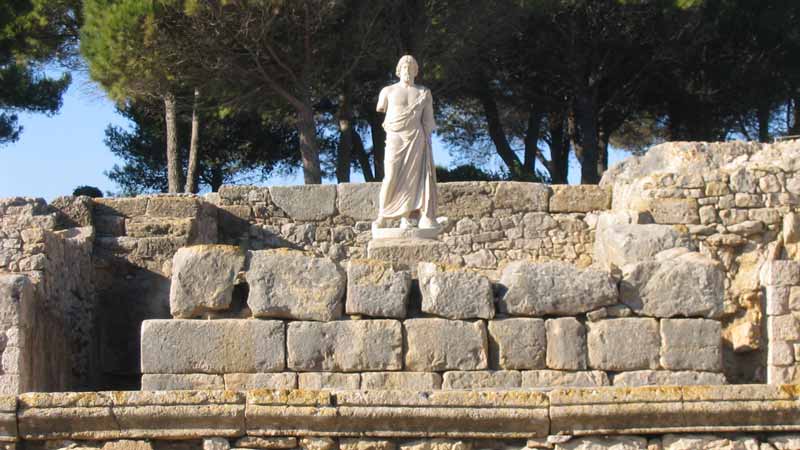 Le
              santuaire dédié à Asclepios, le dieu guérisseur