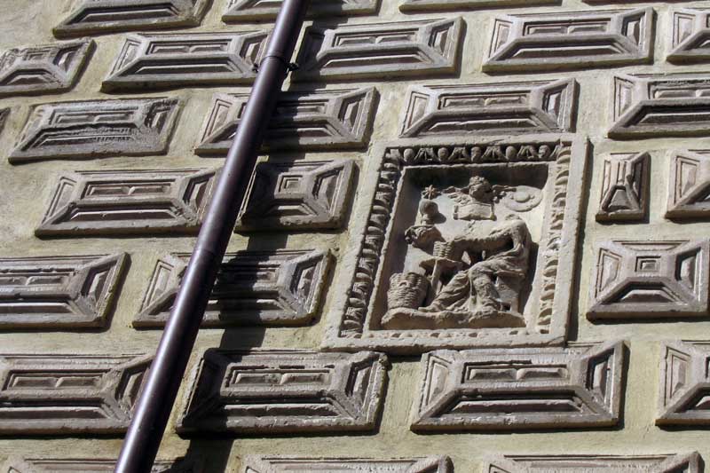 Obispo Canastero (tressant un panier)