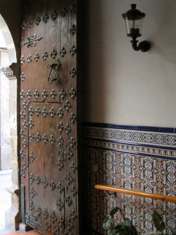 Vieille porte et entrée