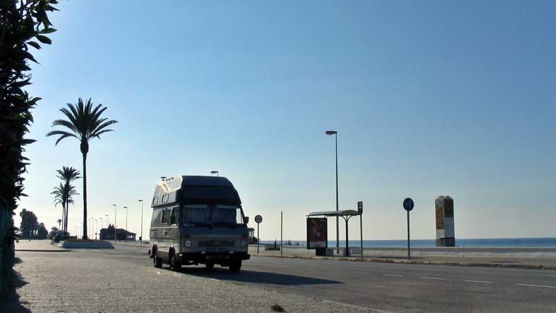 L'Aigle au bivouac devant la plage de Salobrena
