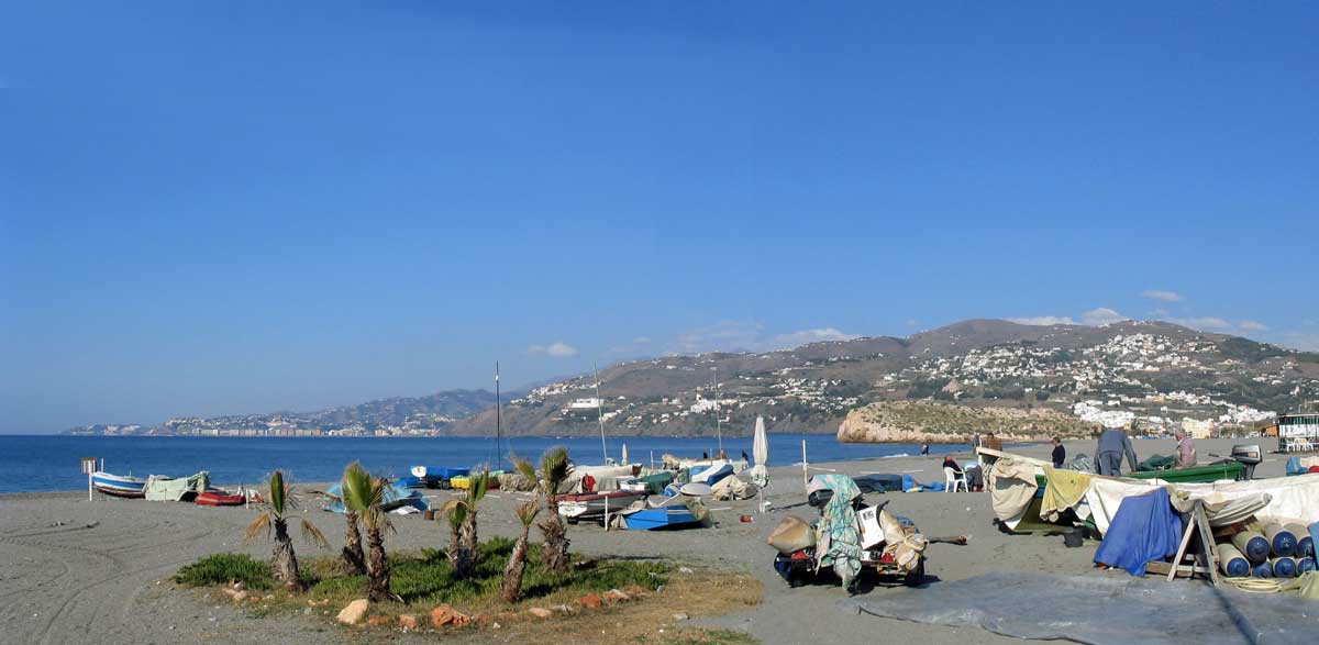 La
        plage de Salobrena