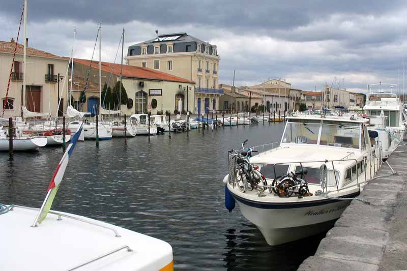 Déjeuner sur le quai à Marseillan