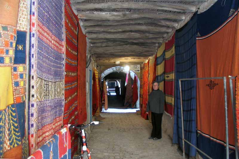 Rue commercante sous galerie