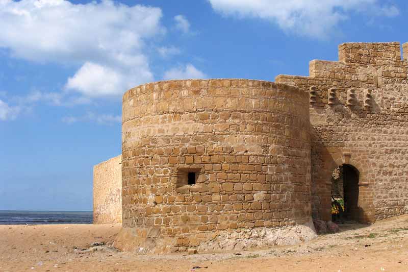 Porte
        du ribat de Souira Kedima