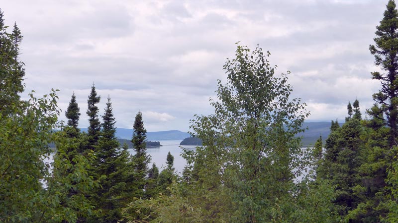 vue sur le Grand Lake au matin depuis le Labrador
            Interpretation Center