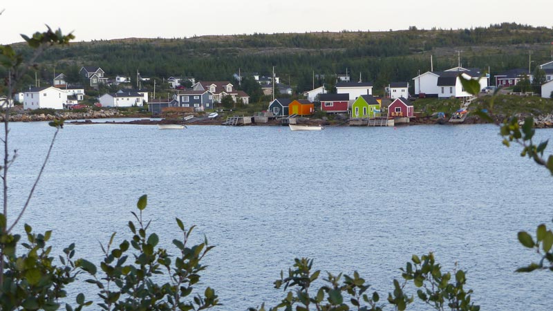 Les maisons colorées de Mary's-Harbour-au crépuscule