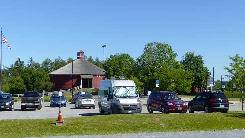 Shelburne Museum Promaster sur le stationnement à 10 h