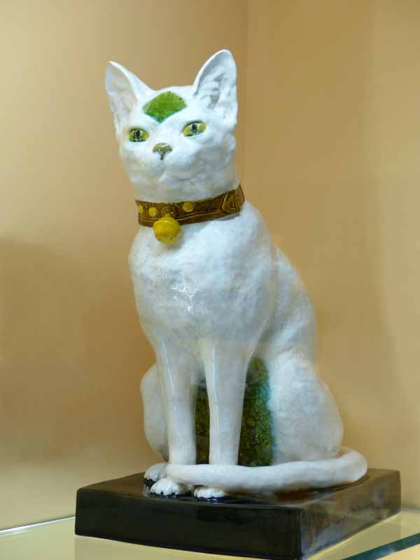 Variety Unit : Chat en porcelaine