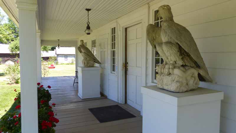 Stagecoach Inn : galerie et porte d'entrée
