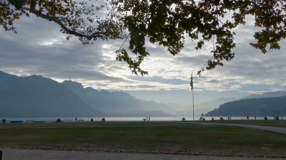 Annecy-lever-de-soleil-sur-le-lac