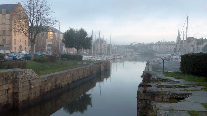 Redon : devant l'ecluse du bassin