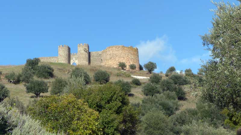 Evoramont : enceinte et-porte de la ville haute