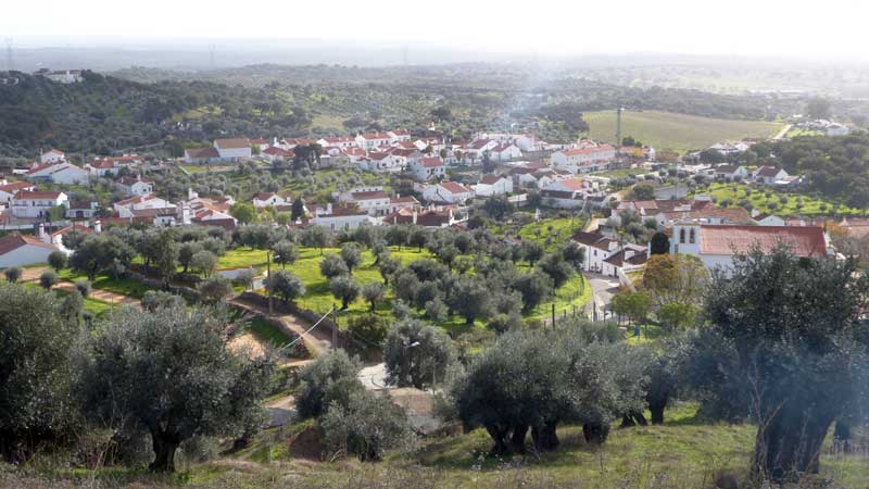 le-village-depuis le chemin-montant-au-chateau