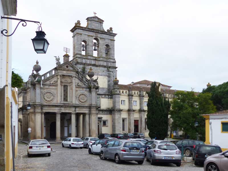 Evora : façade de l'igreja de Nossa Senhora da
                  Graça