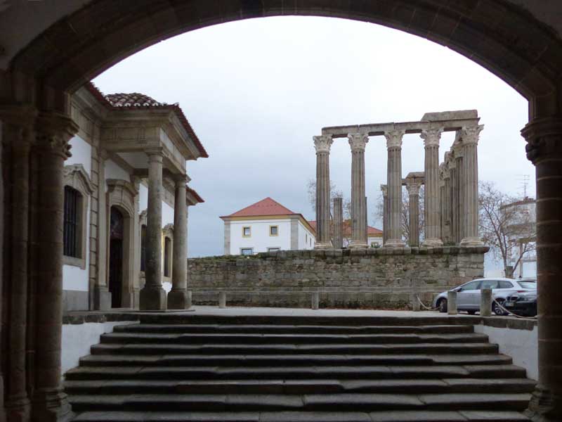 vora-temple-de-Diane-en-sortant-du-convento-