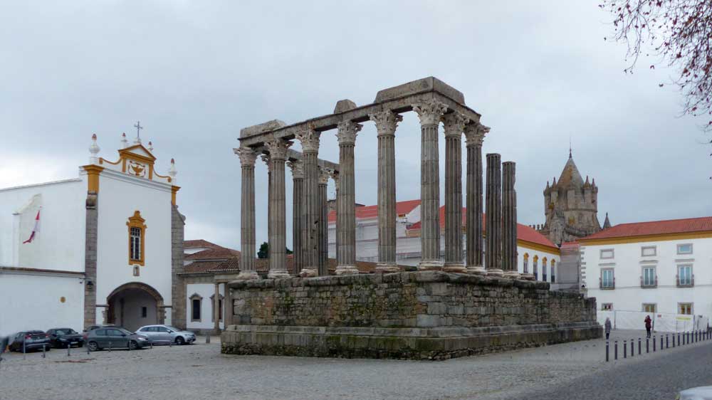 Evora : le
            temple de Diane