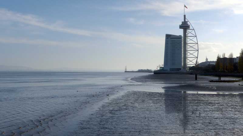 Lisboa-Parque-Tejo-torre-Vasco-da-Gama