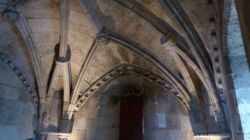 Croisées d'ogives dans l'une salle de la tour de Belem