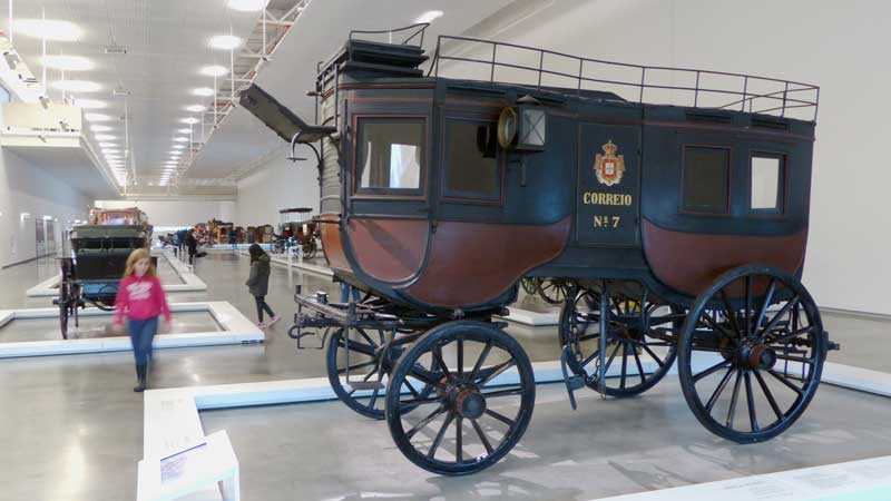 Musée-des-Carrosses de Belem : malle-poste du
                  XIXe.