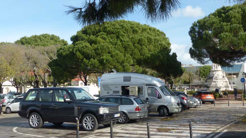 Exsis au bivouac sur le Paça Praca Afonso de
                  Albuquerque- à Belém