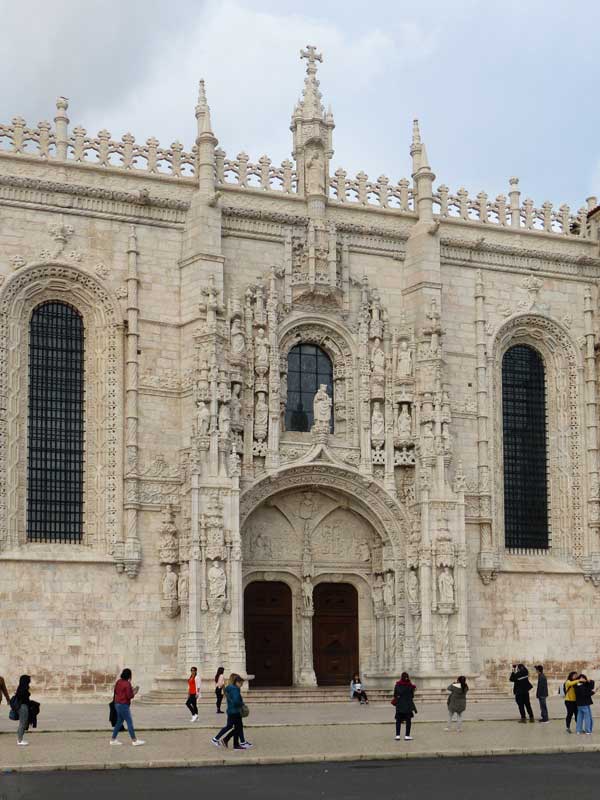 Belem, Mosteiro dos Jeronimos : portail latéral
                  de Santa Maria