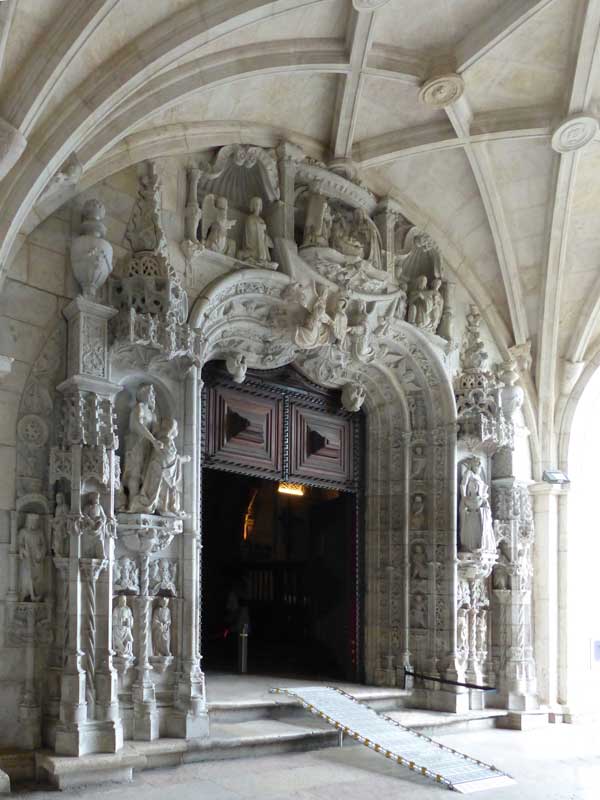 Mosterio-dos-Jeronimos :
                  portail-ouest-de-Santa-Maria-par-Nicolas-Chanterene.