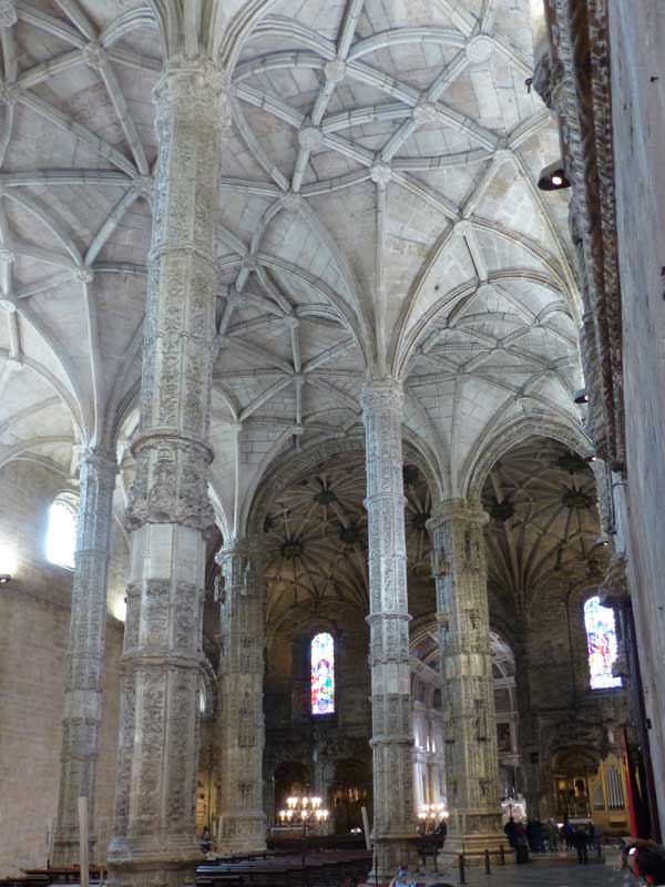 Mosteiro-dos-Jeronimos-Santa-Maria-les-piliers