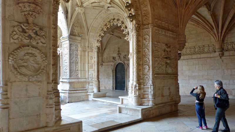 Mosteiro-dos-Jeronimos-grand-cloitre